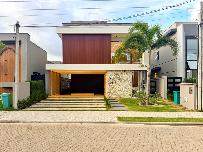 Casa 4 Suítes com Piscina em Cidade Alpha - 230m²