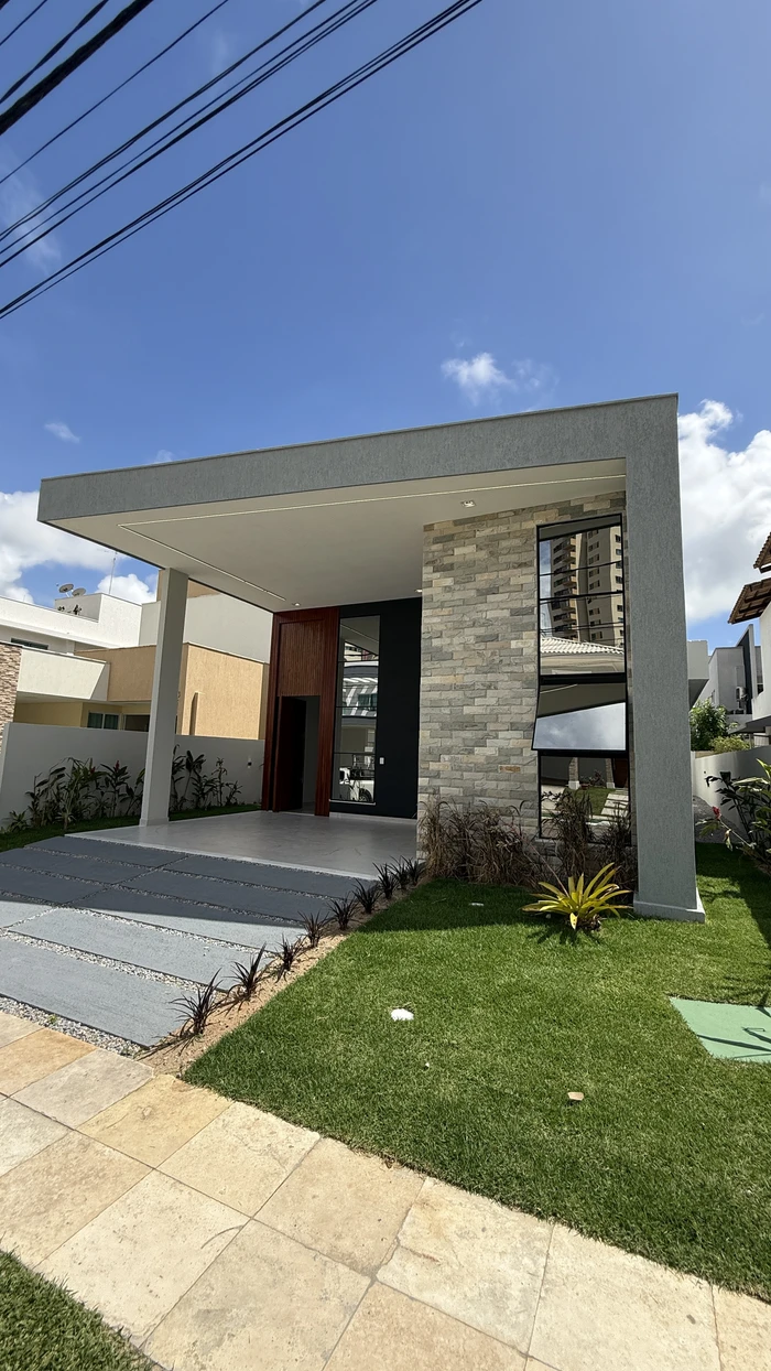 Casa 3 Suítes com Piscina em Nova Parnamirim - 196m²