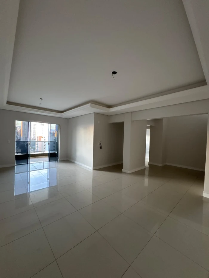 Apartamento para vender com 4 quartos, 2 suítes, 2 banheiros e 3 vagas, 316 m²